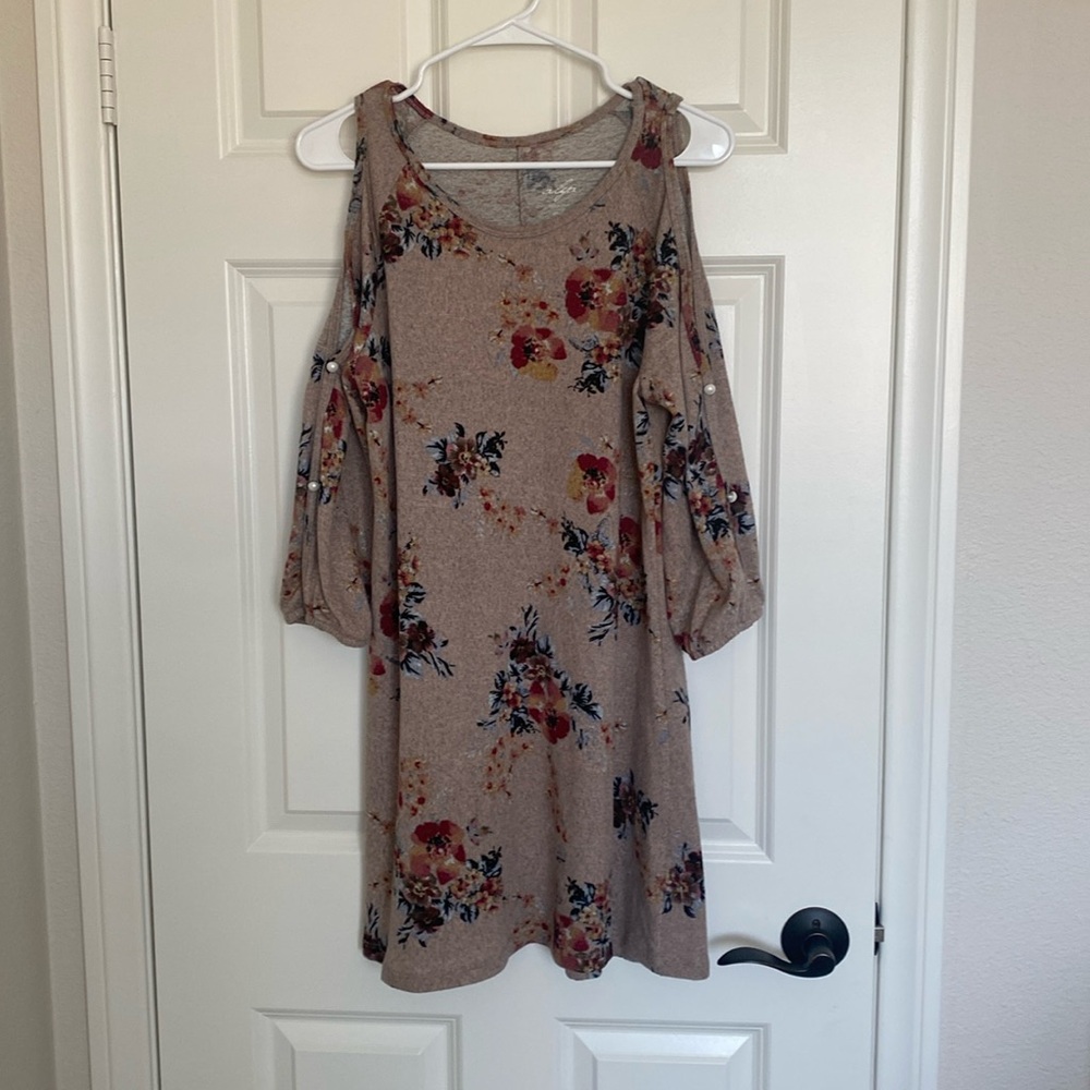 Francesca’s Open Shoulder Dress Size Small.